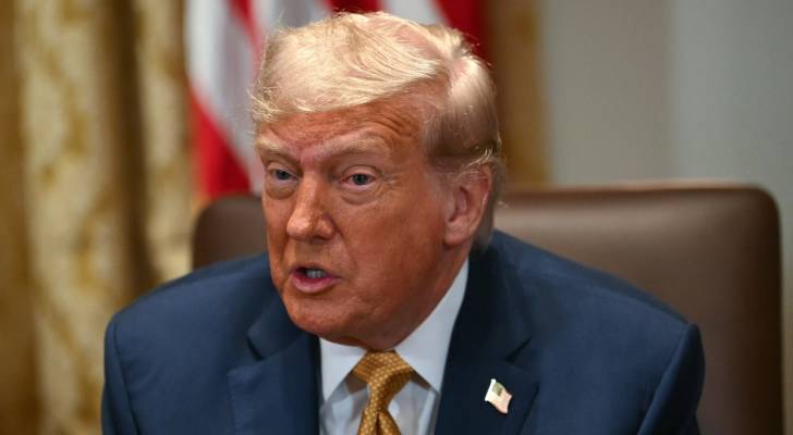 Trump shrugs off Iranian threat to strike him while sunbathing