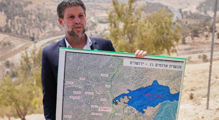 Smotrich says talking to US about “real estate bonanza” Gaza to divide it up