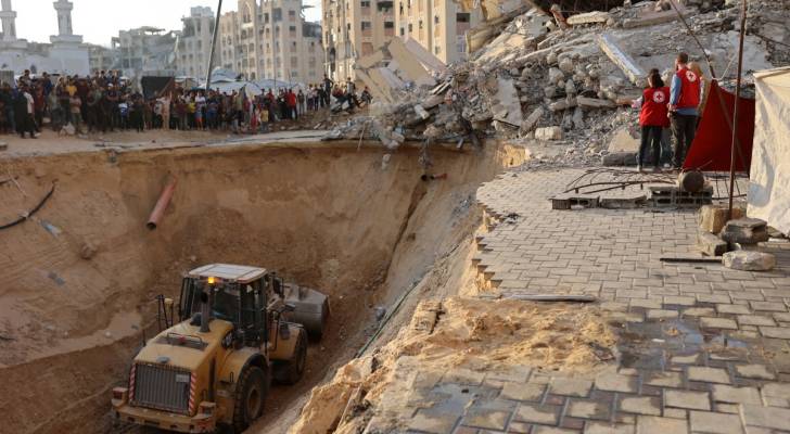 Hamas-affiliated excavators reportedly search for captives’ bodies under ICRC supervision