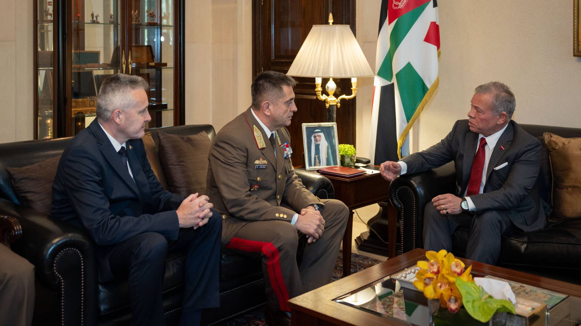 King meets with Hungary chief of defence staff