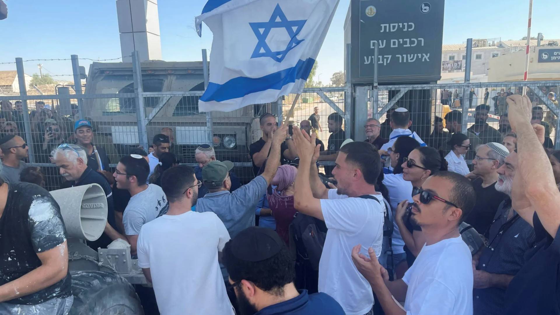 Image 1 from gallery