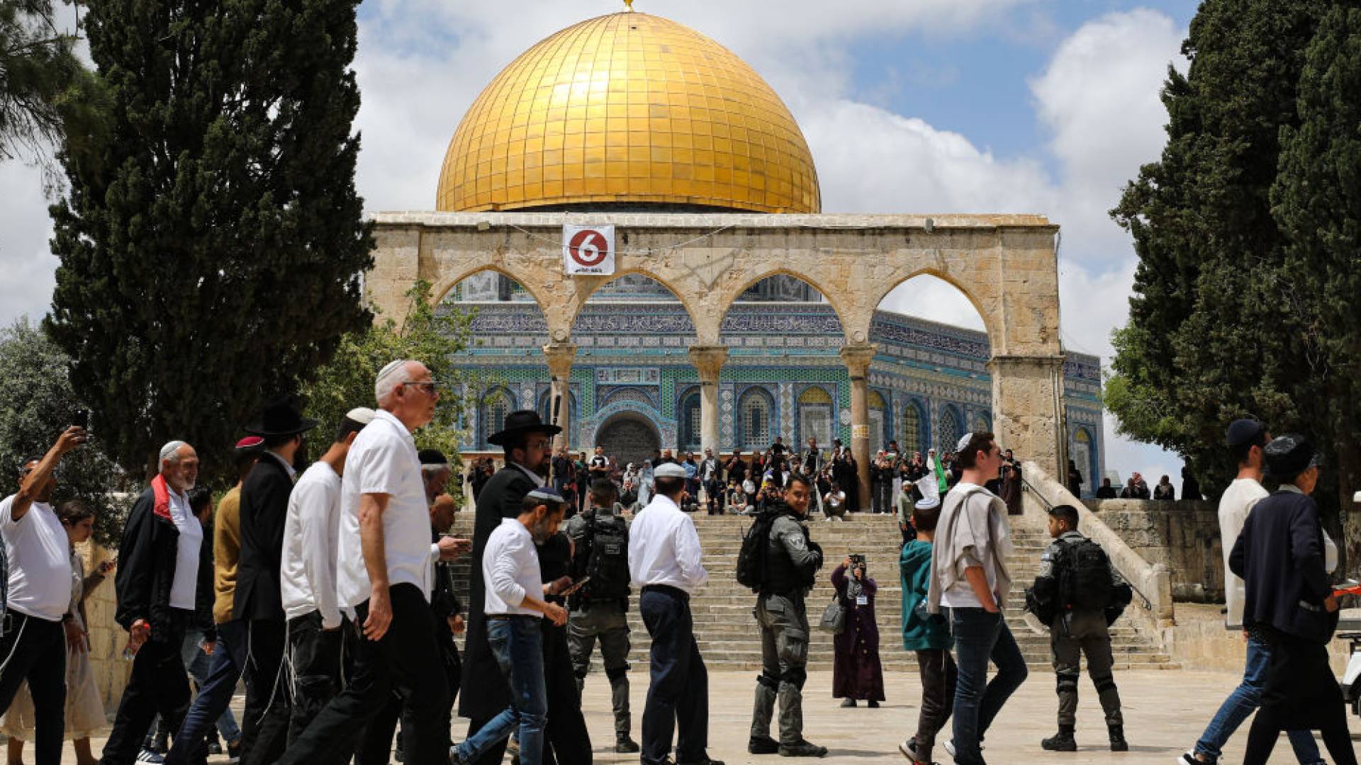 Image 1 from gallery