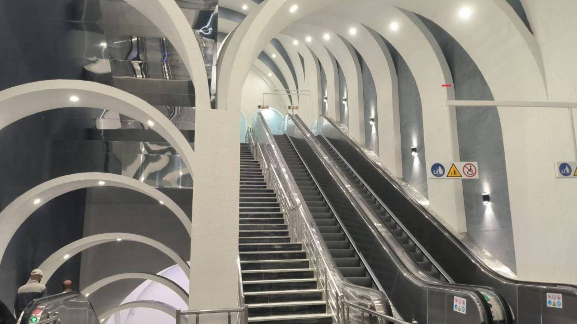 Image 1 from gallery