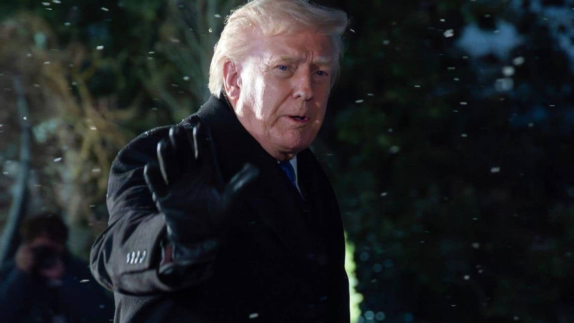 Trump warns Iran of 'consequences of not making a deal'