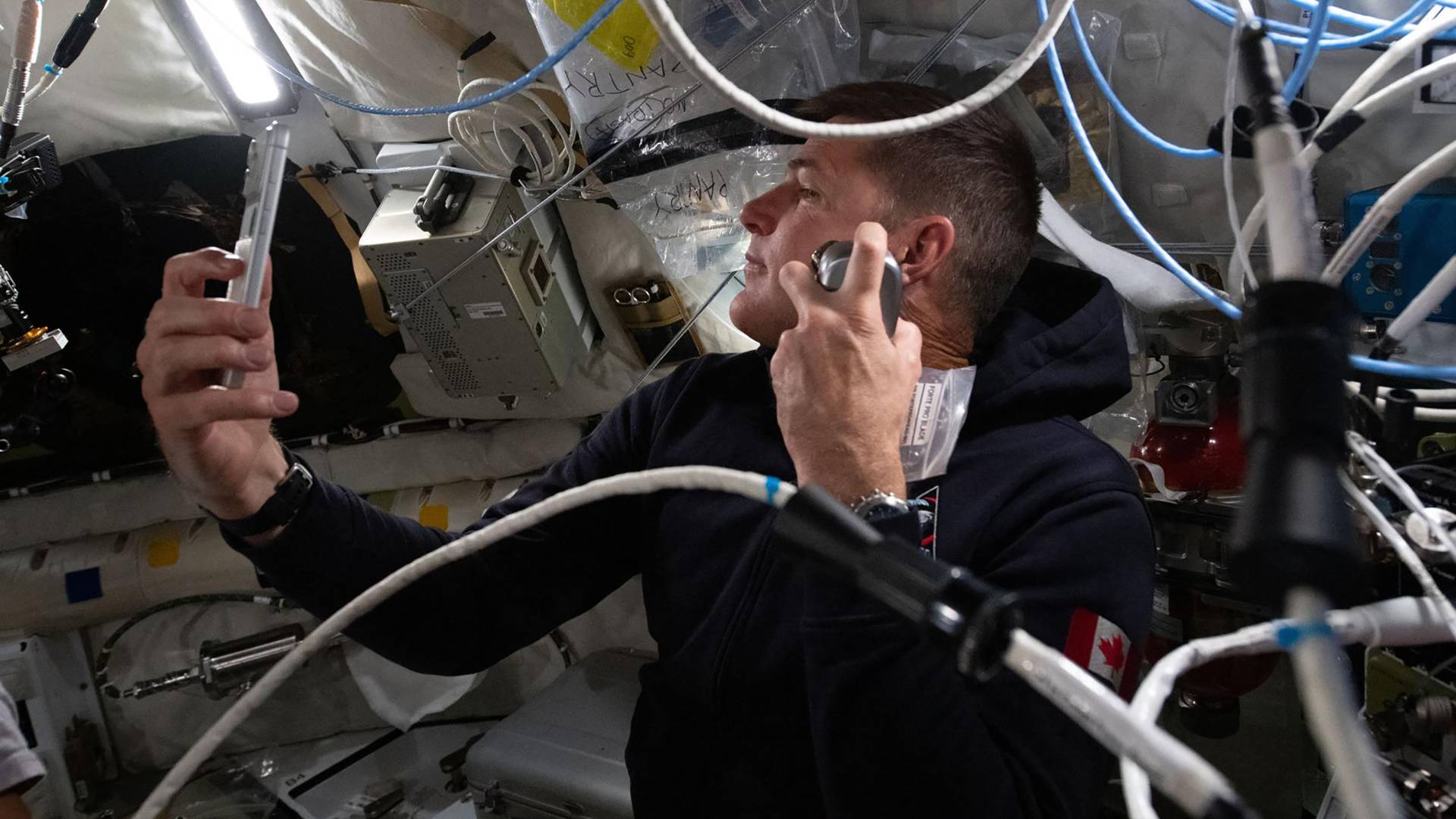 Artemis astronauts breaks space distance record