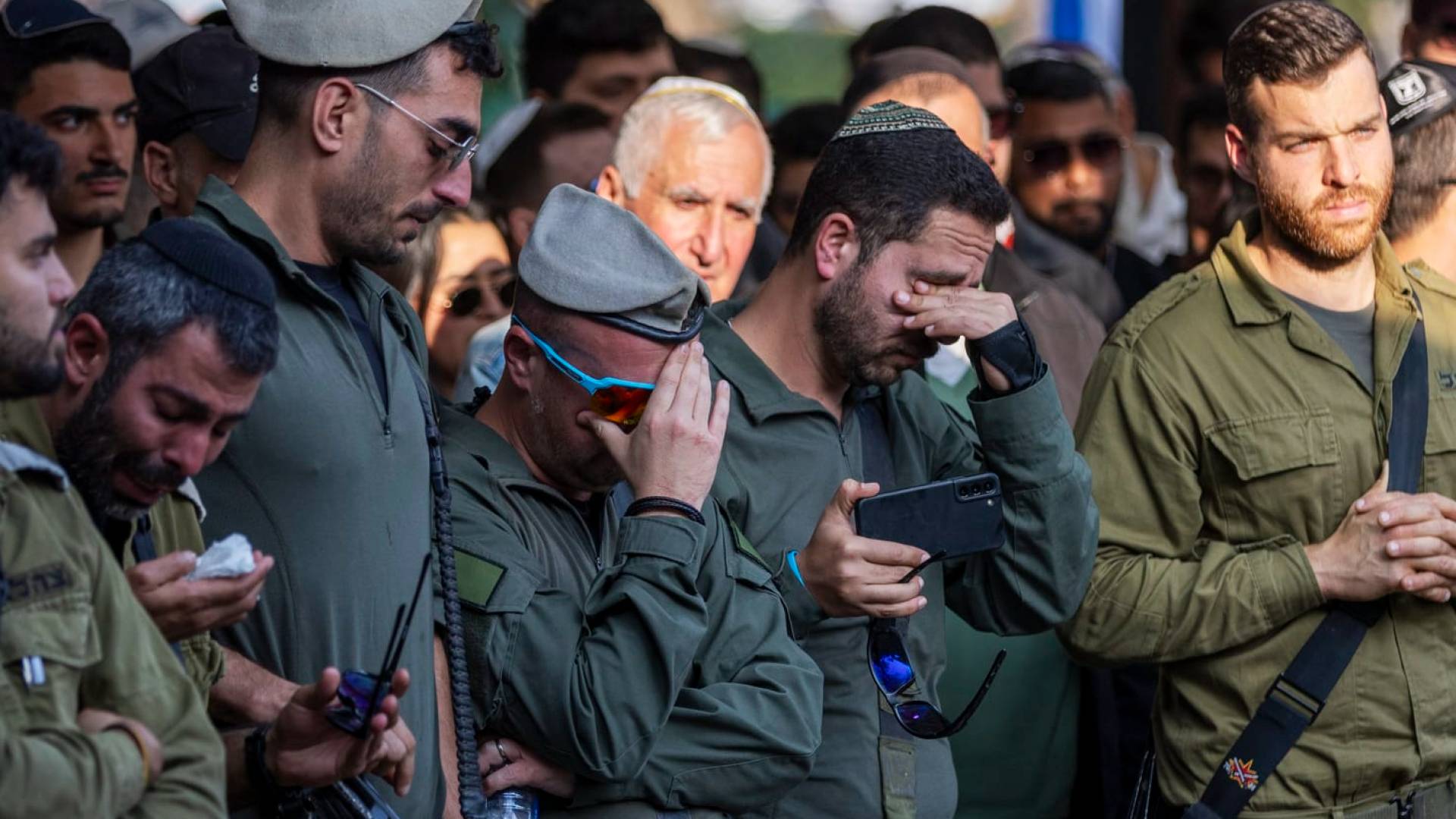 'Israeli' soldier killed, three others wounded in Lebanon