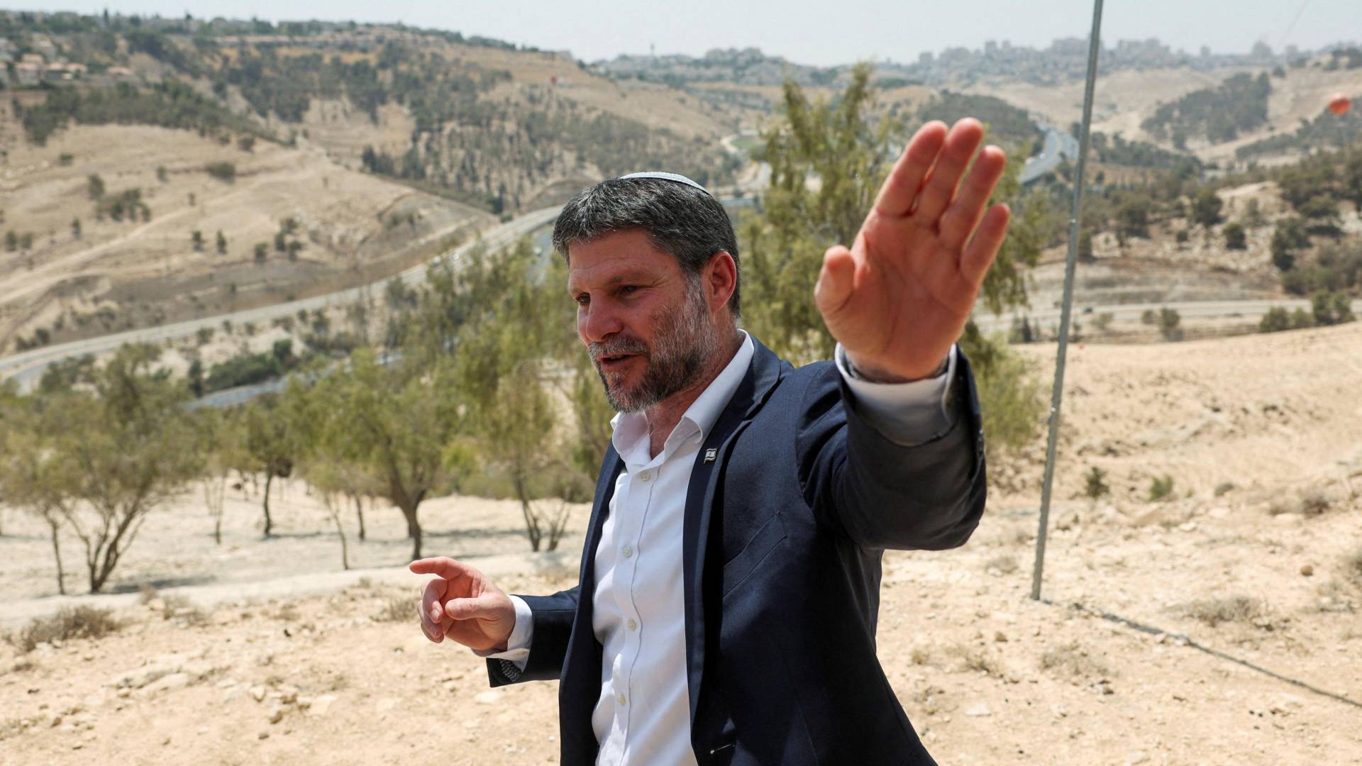 Smotrich demands to continue topple Iran's regime alone