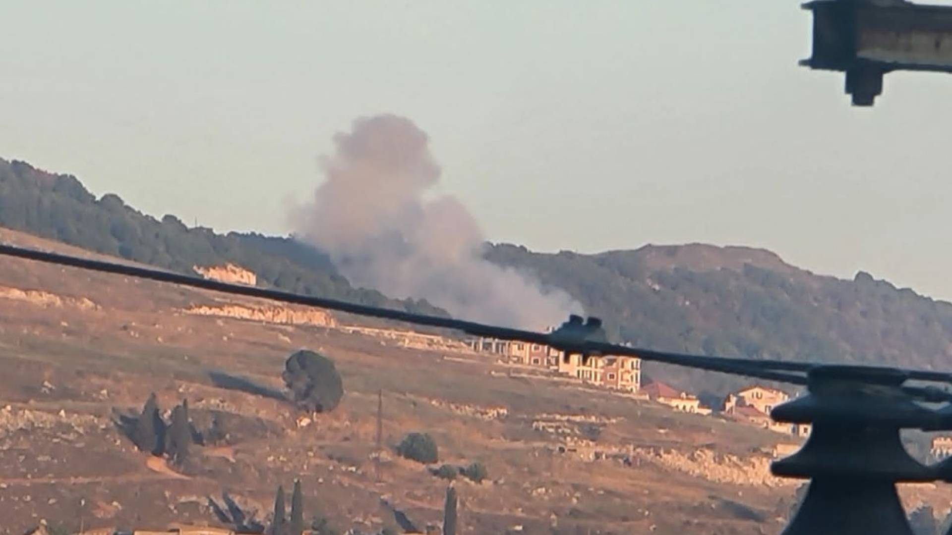 'Israel' strikes south Lebanon despite reported ceasefire