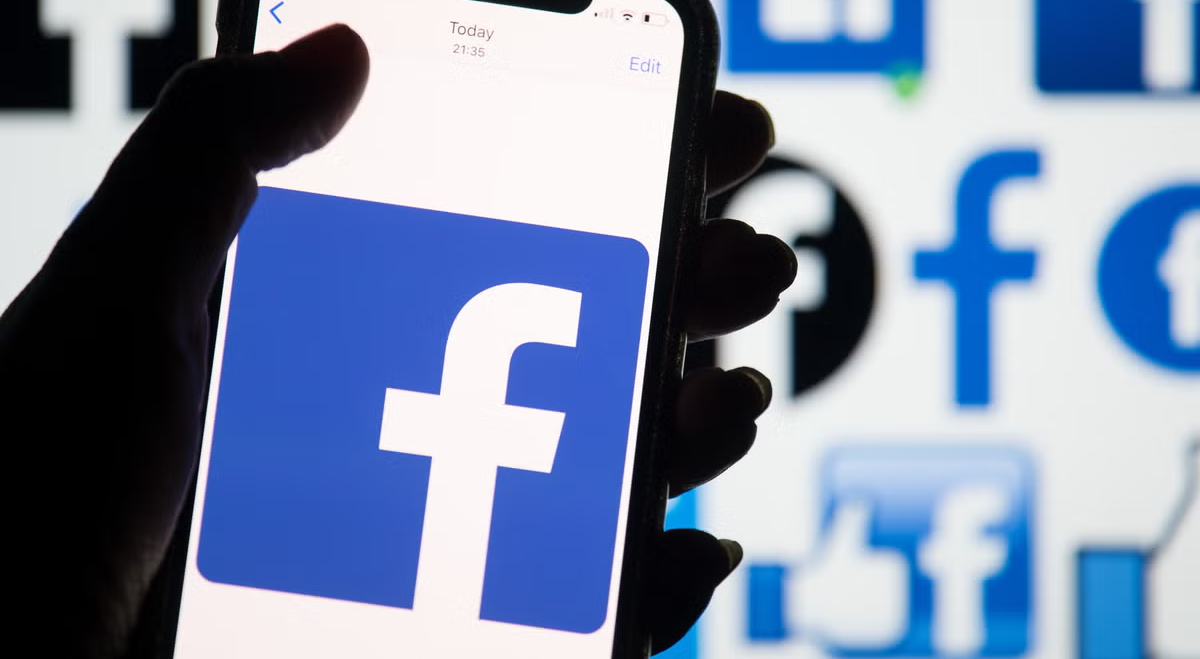Facebook goes down as users report major outage
