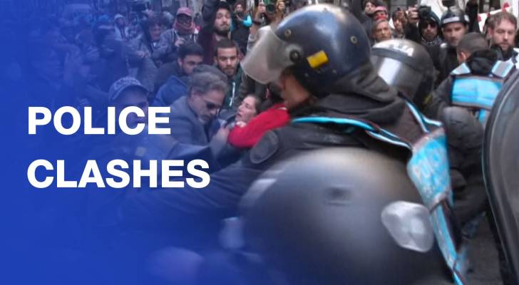 Police clash in Buenos Aires as pensioners and carers protest social crisis