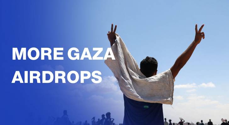 I ran to get food for my children" says Gazan as aid drops over Gaza City