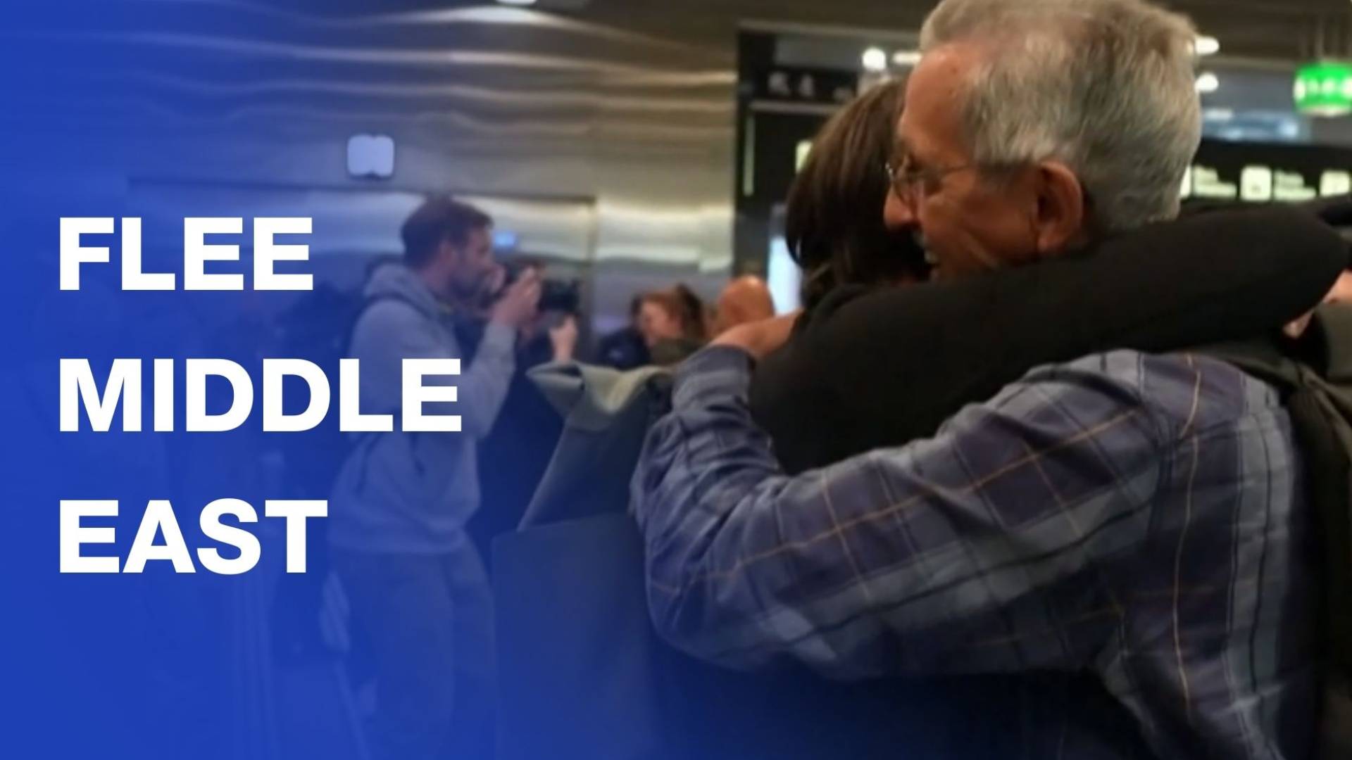 First Swiss passengers repatriated from Middle East arrive in Zurich