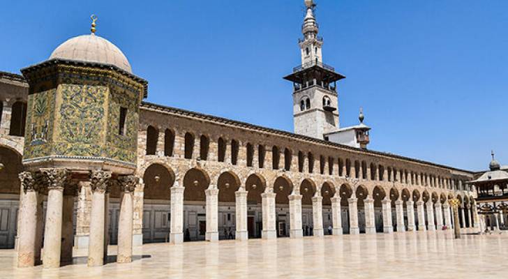 إدارة الجامع الأموي في دمشق تصدر توضيحاً واعتذاراً عن فيديو تجول سيارة داخل باحاته