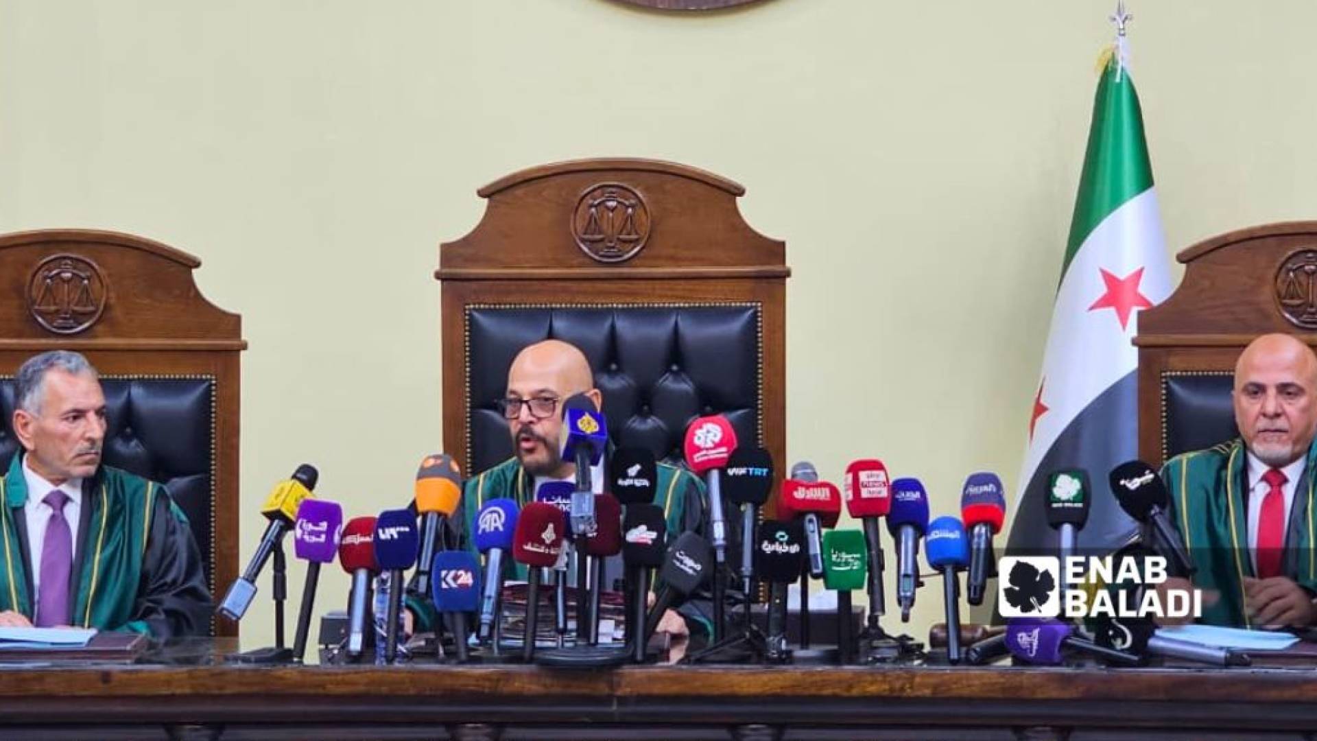 فخر الدين العريان: القاضي المنشق الذي يحاكم الرئيس السوري المخلوع بشار الأسد في دمشق 