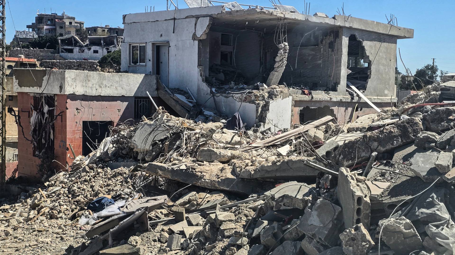 الصحة اللبنانية: استشهاد 4 أشخاص وإصابة 51 في غارات لجيش الاحتلال على الجنوب رغم الهدنة