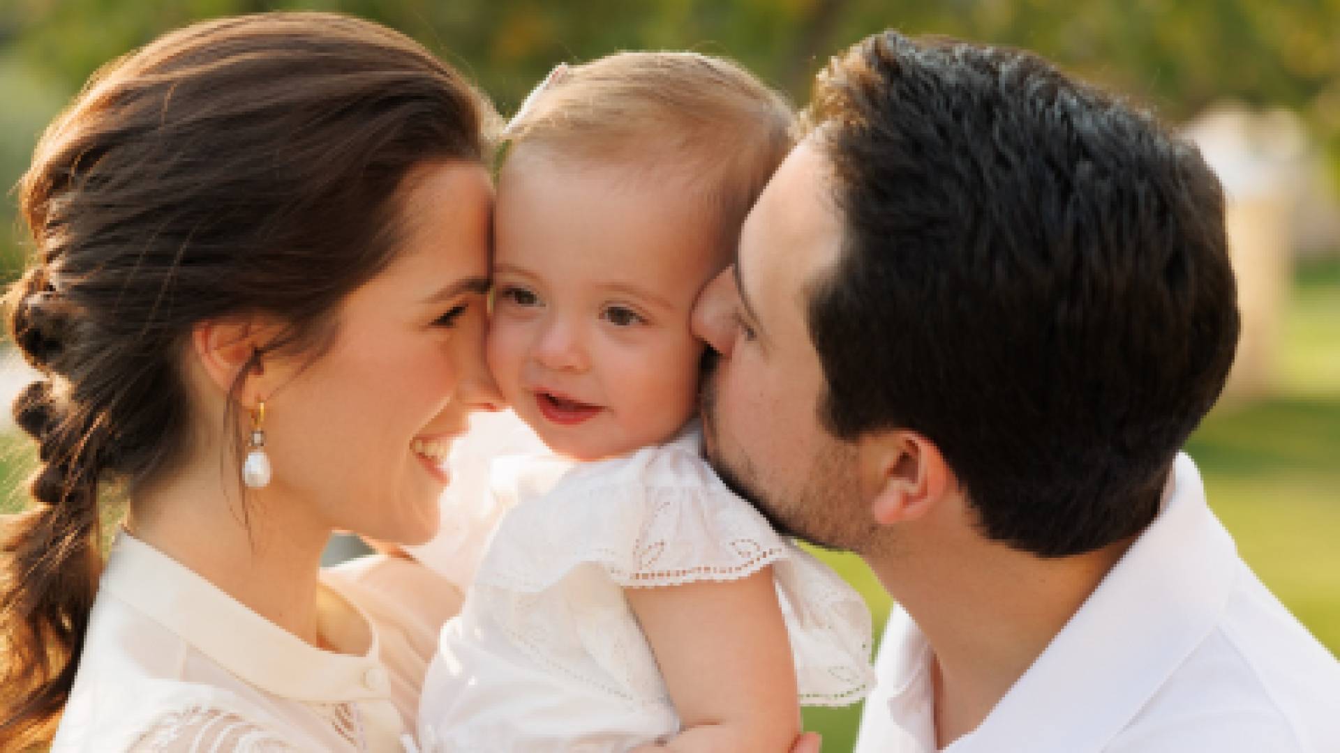 ولي العهد يهنئ زوجته الأميرة رجوة الحسين بعيد ميلادها :"كل عام وأنت رفيقة العمر"