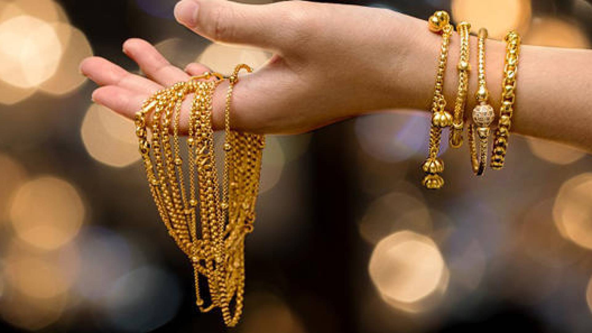 للمرة الثانية خلال ساعات.. انخفاض جديد يطرأ على أسعار الذهب في الأردن