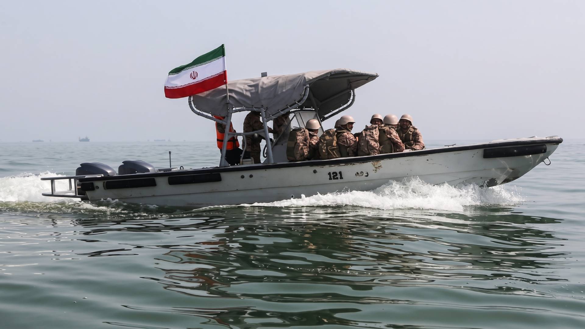 الجيش الإيراني: مضيق هرمز تحت قبضتنا وبنك أهدافنا جاهز لأي مواجهة