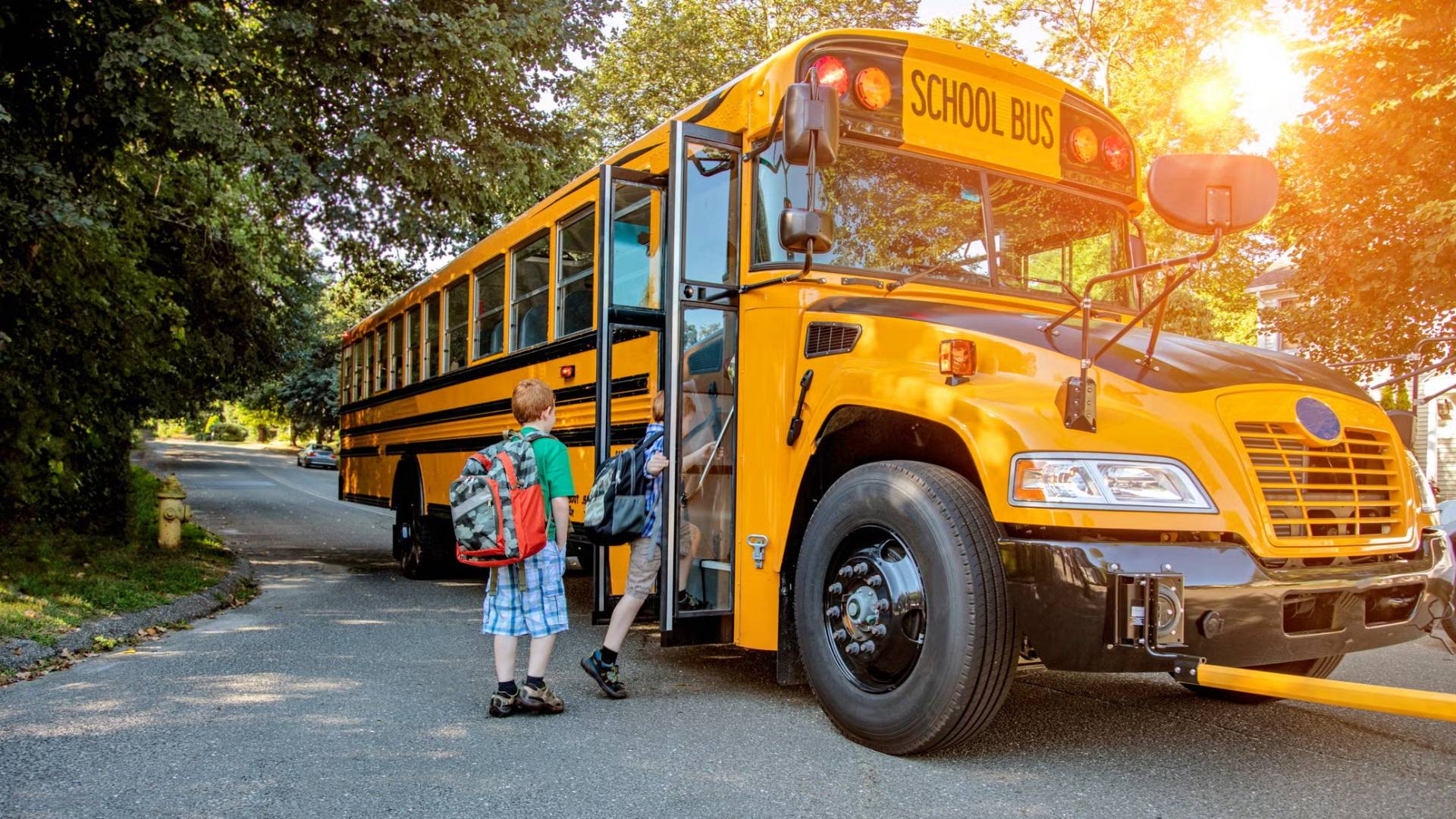 بالمجان وبتقنيات عالمية.. "التربية" تطلق المرحلة الأولى لمشروع النقل المدرسي في جنوب المملكة