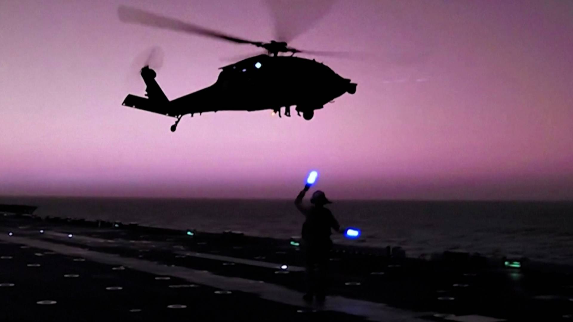 بالفيديو.. سنتكوم تنفذ إنزالا على سفينة في بحر العرب لتطبيق الحصار على إيران