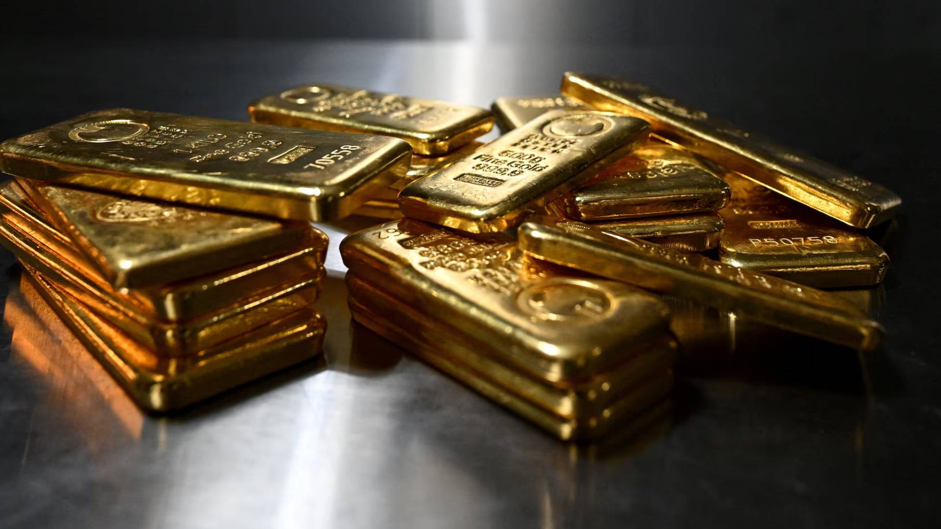 أسعار الذهب عالميا: تراجع طفيف للأونصة لتستقر عند 4593 دولارا في تعاملات الأربعاء