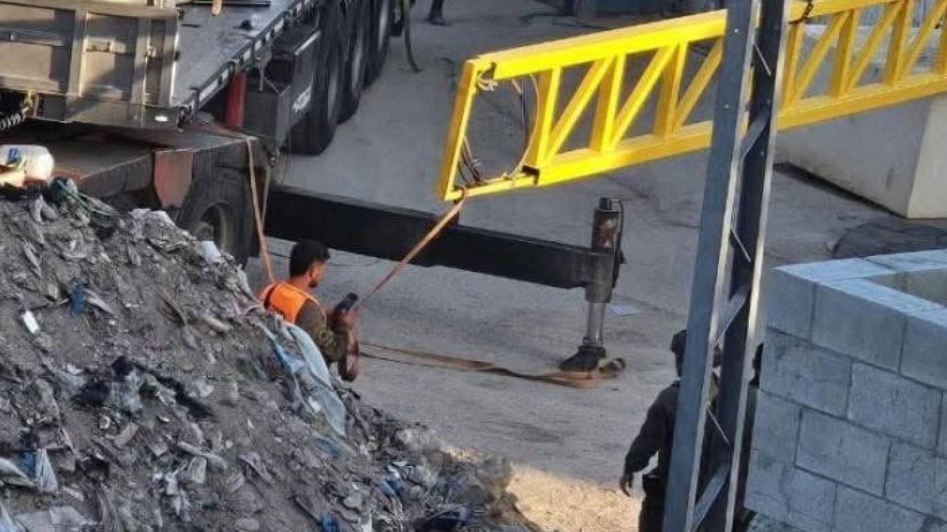 بوابة حديدية تعزل "وادي القلط".. مشروع استيطاني جديد لخنق الحركة غرب أريحا