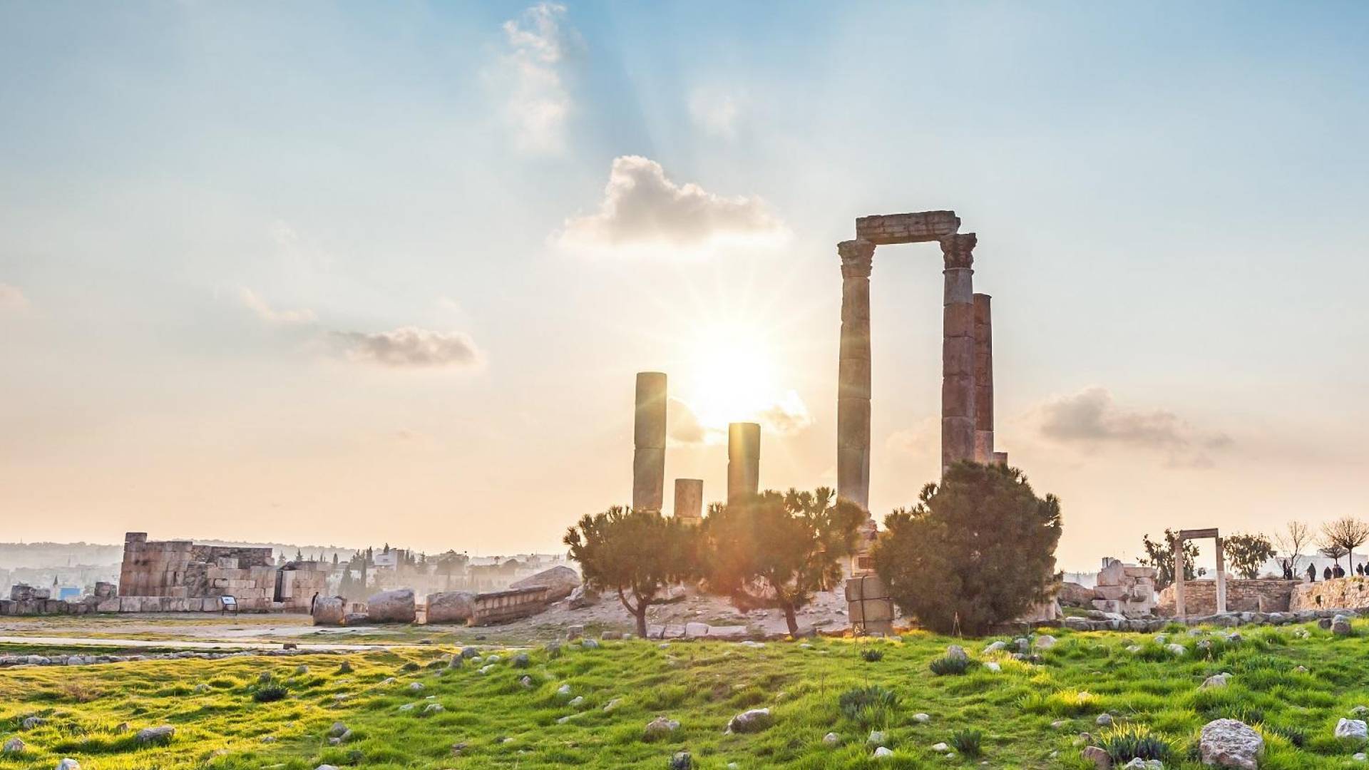 أجواء مشمسة الخميس والجمعة.. وتقلبات في الجو ابتداء من الأحد