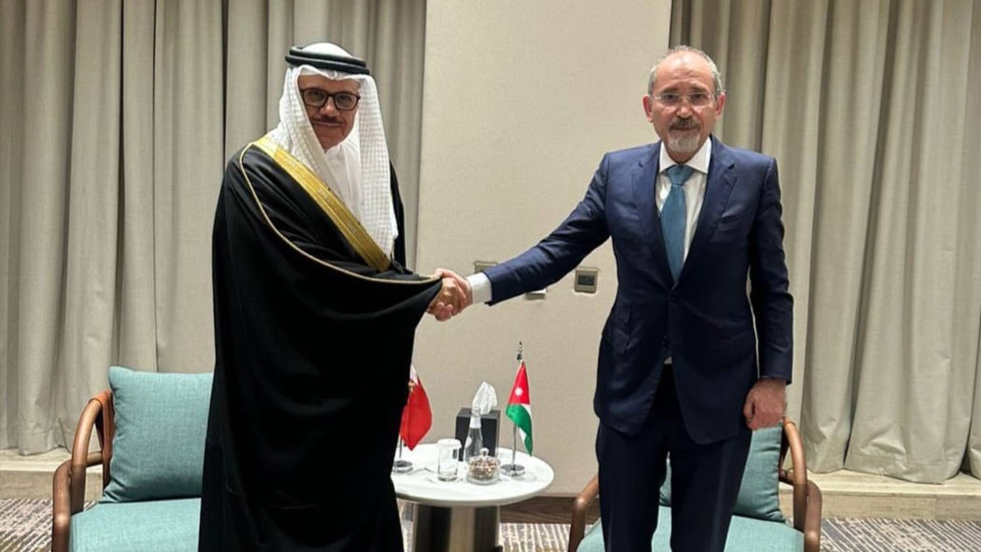 الصفدي يبحث مع نظيره البحريني تداعيات التصعيد الخطير الذي تشهده المنطقة