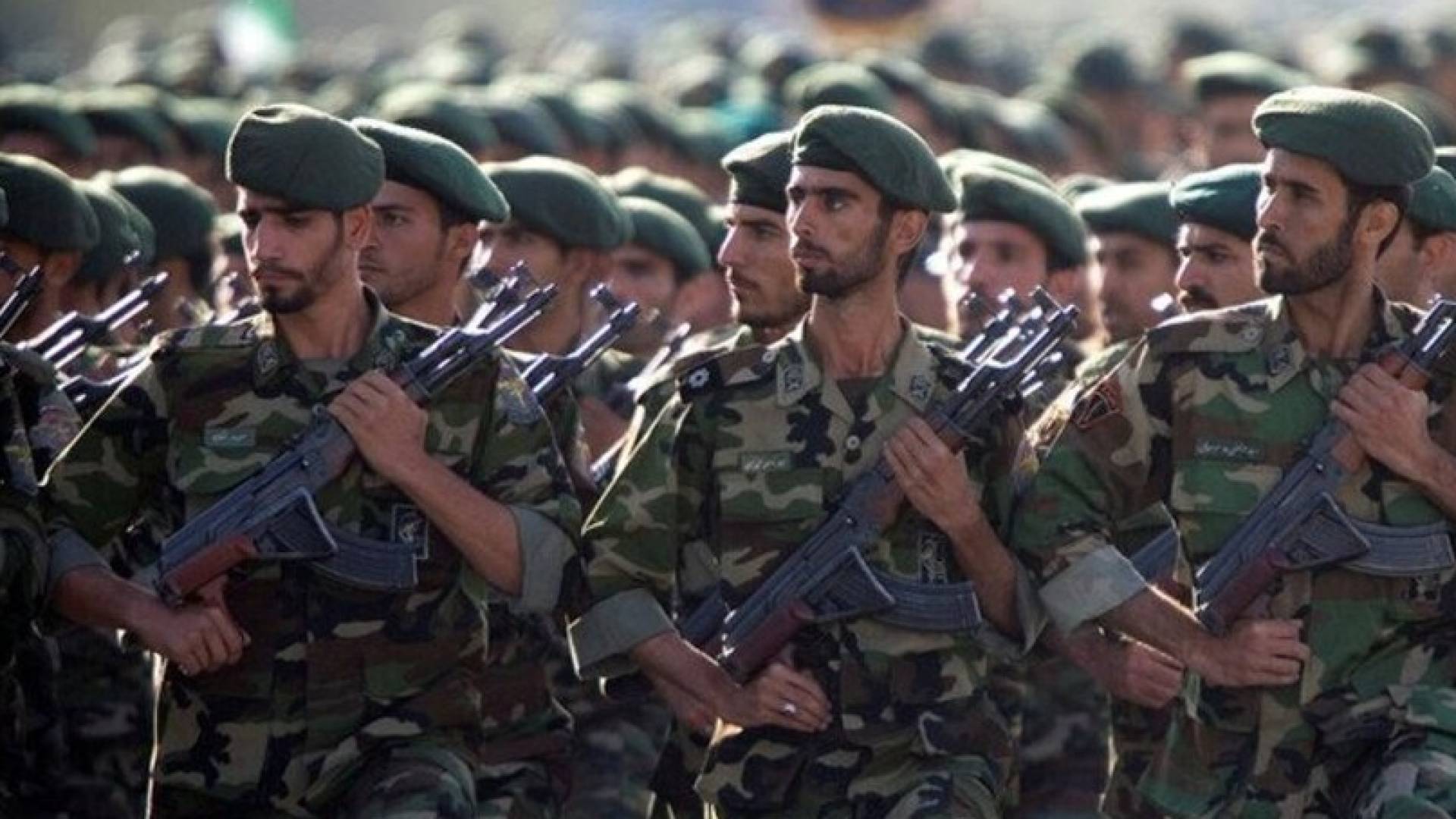 قائد البحرية الإيرانية يعلن الكشف الوشيك عن سلاح بحري استراتيجي جديد