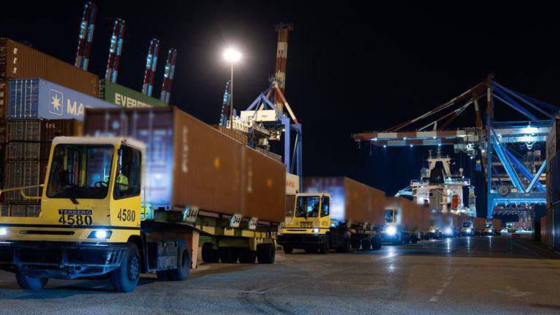 وزارة حرب الاحتلال: 6500 طن من الذخائر الأمريكية وصلت خلال 24 ساعة