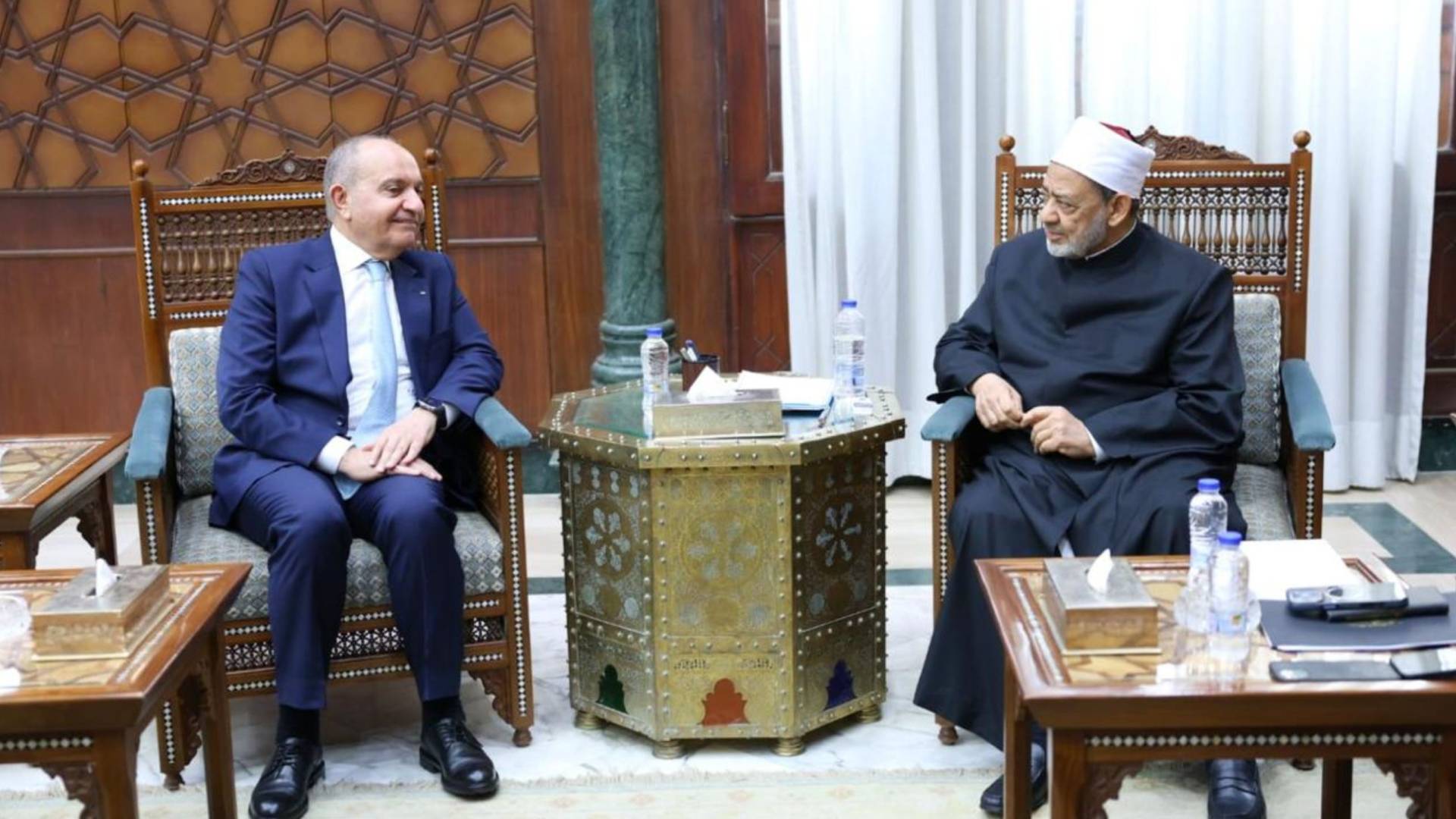 تفاصيل لقاء العضايلة والإمام الأكبر: منح دراسية وتدريب للأئمة الأردنيين في الأزهر