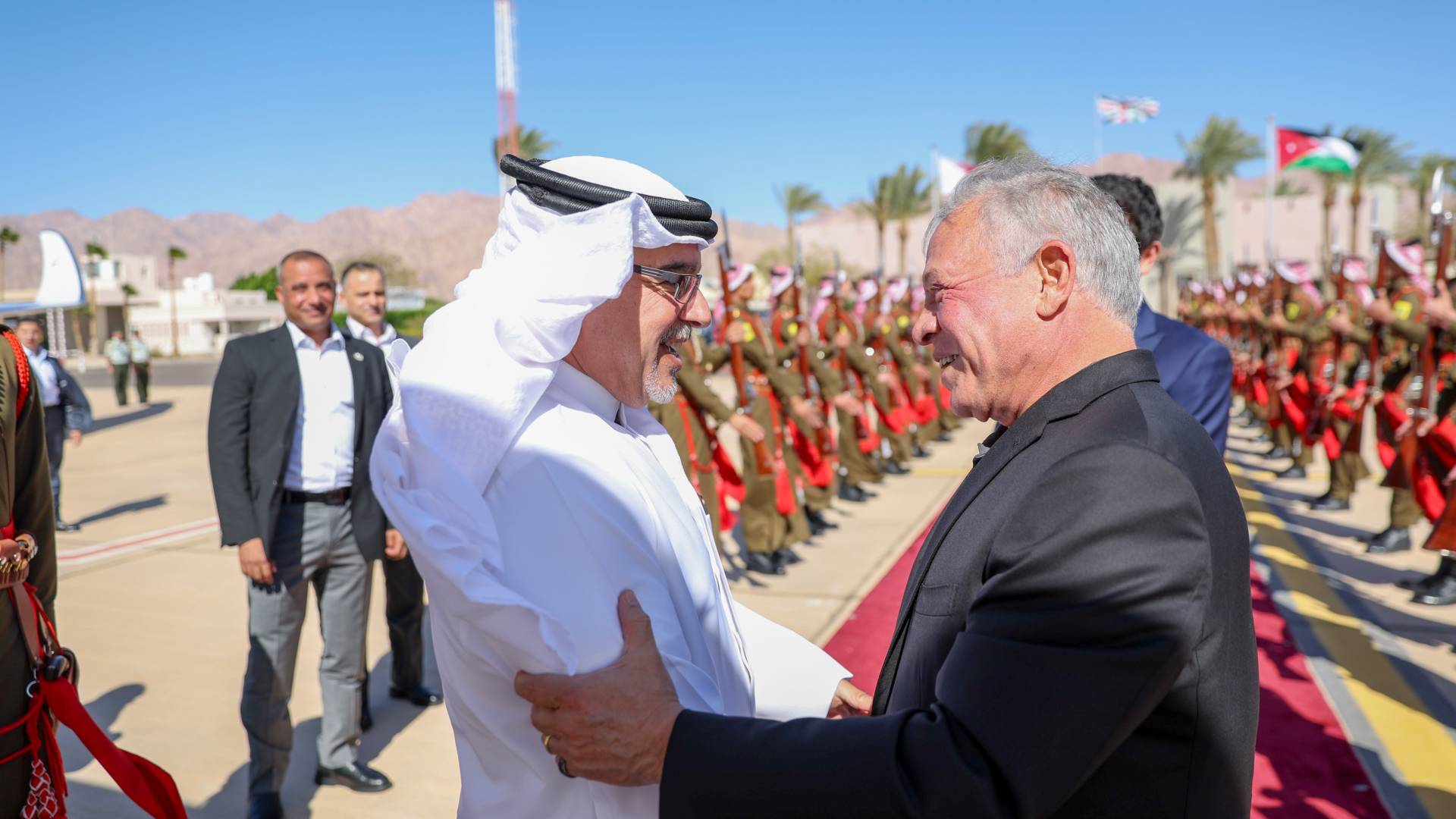 الملك يستقبل ولي عهد البحرين في العقبة #عاجل 