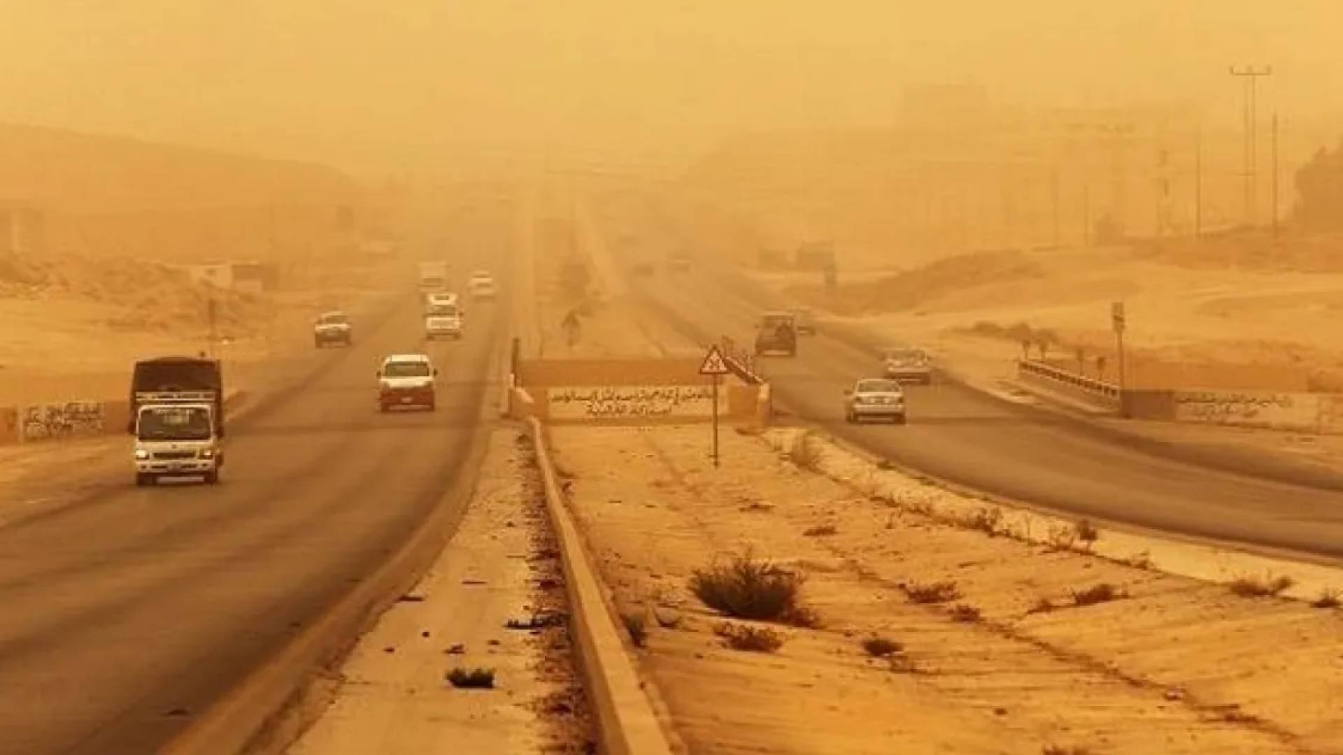 طقس العرب لـ رؤيا": منخفض خماسي يؤثر على الأردن ورياح تلامس 80 كم/س