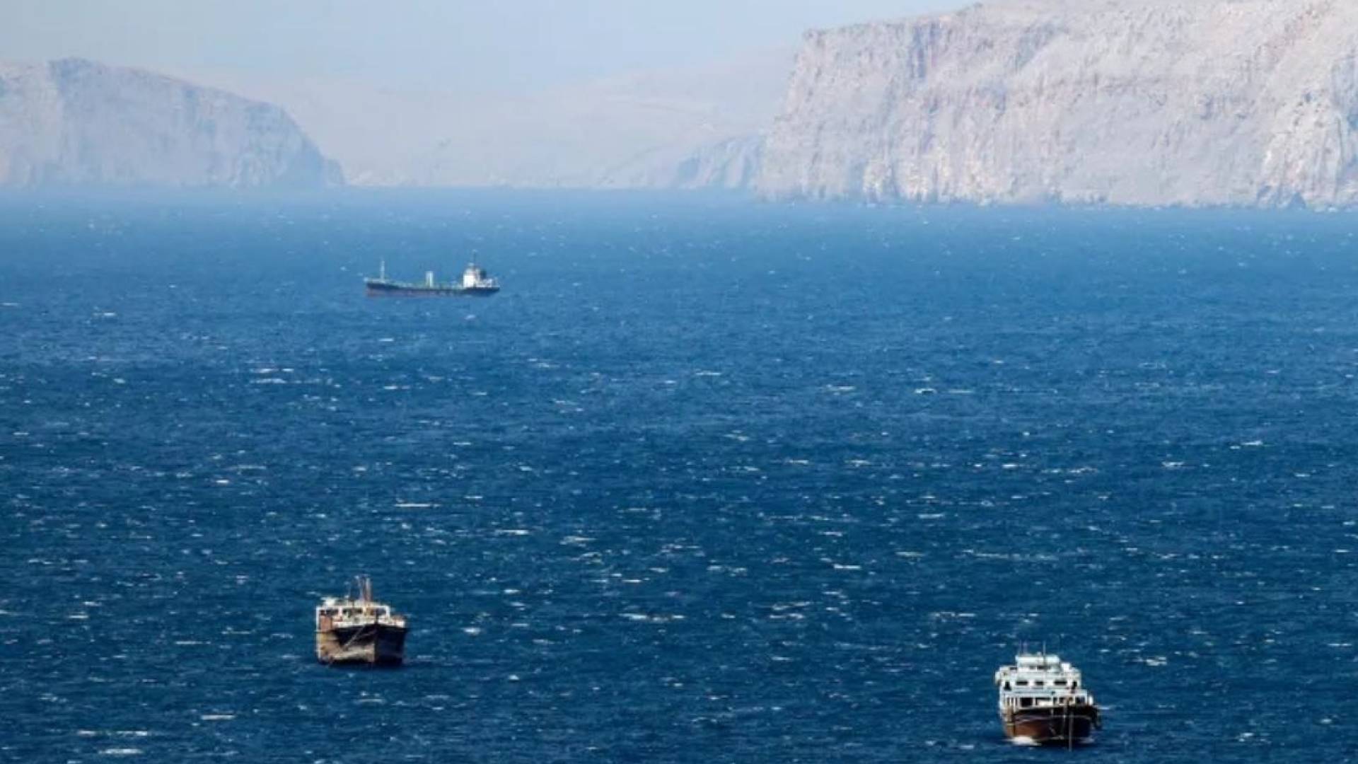 طهران ترد على ترمب: مضيق هرمز لا يدار بـ"منشورات متوهمة" وأي تدخل هو خرق للهدنة