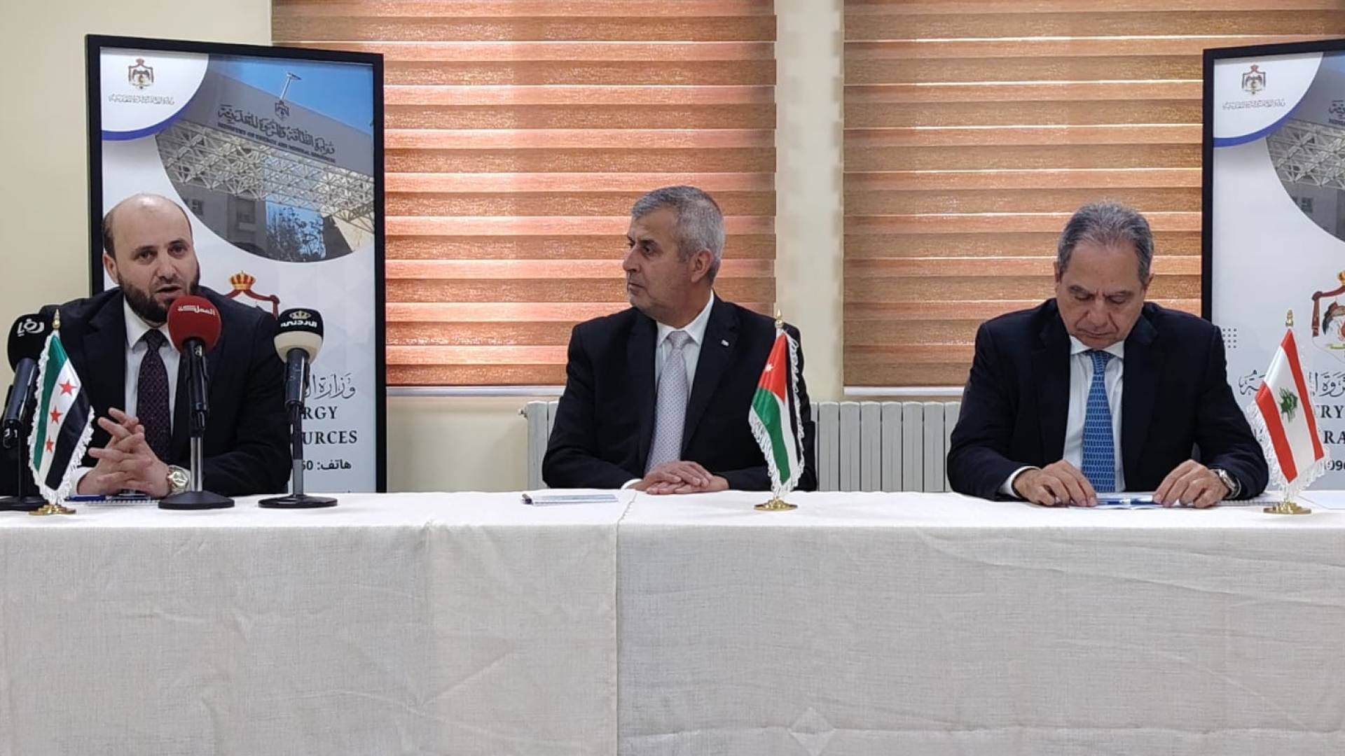 مباحثات أردنية سورية لبنانية لتعزيز الربط الكهربائي وتبادل الغاز