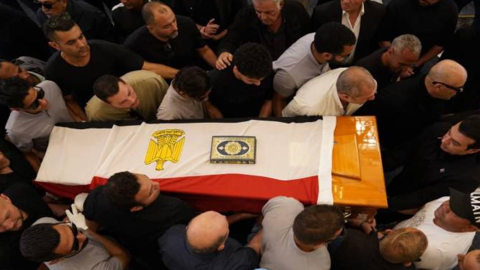 مشاهد الوداع الاخير.. جنازة "امير الغناء" هاني شاكر تتصدر المشهد في مصر