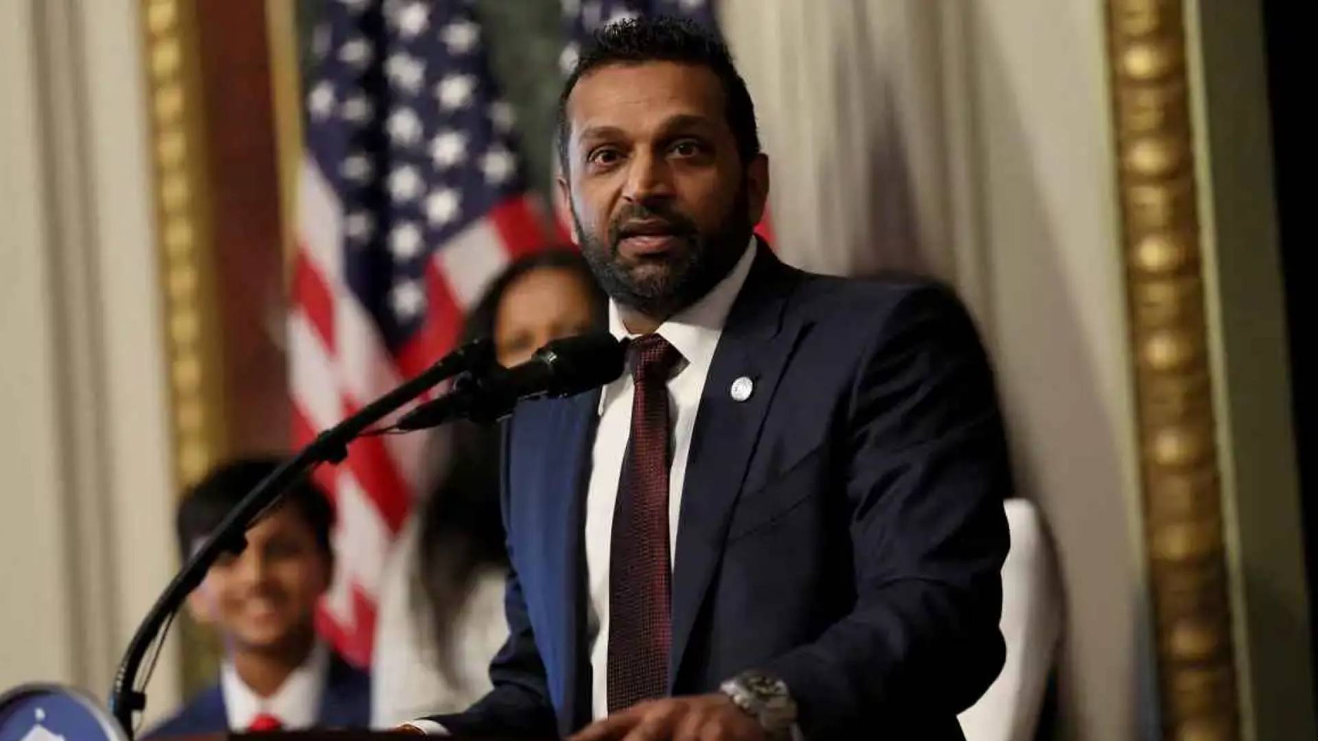 الـ FBI يقاضي صحفية بتهمة التشهير بمدير المكتب: "الإفراط في تعاطي الكحول"