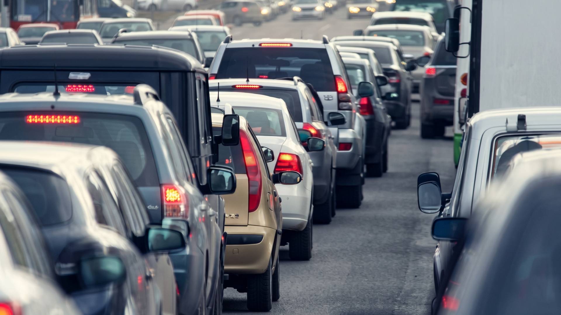 تباطؤ مروري في عمان إثر تعطل حافلة ركاب أمام مسجد أبو عيشة