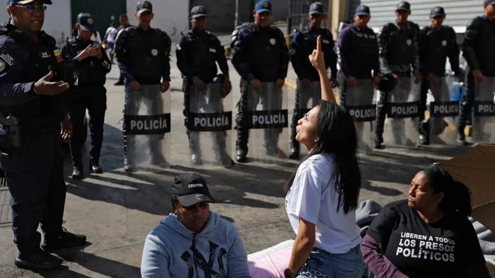 فنزويلا تقر بوفاة سجين سياسي أثناء احتجازه بعد مرور نحو عام على وفاته