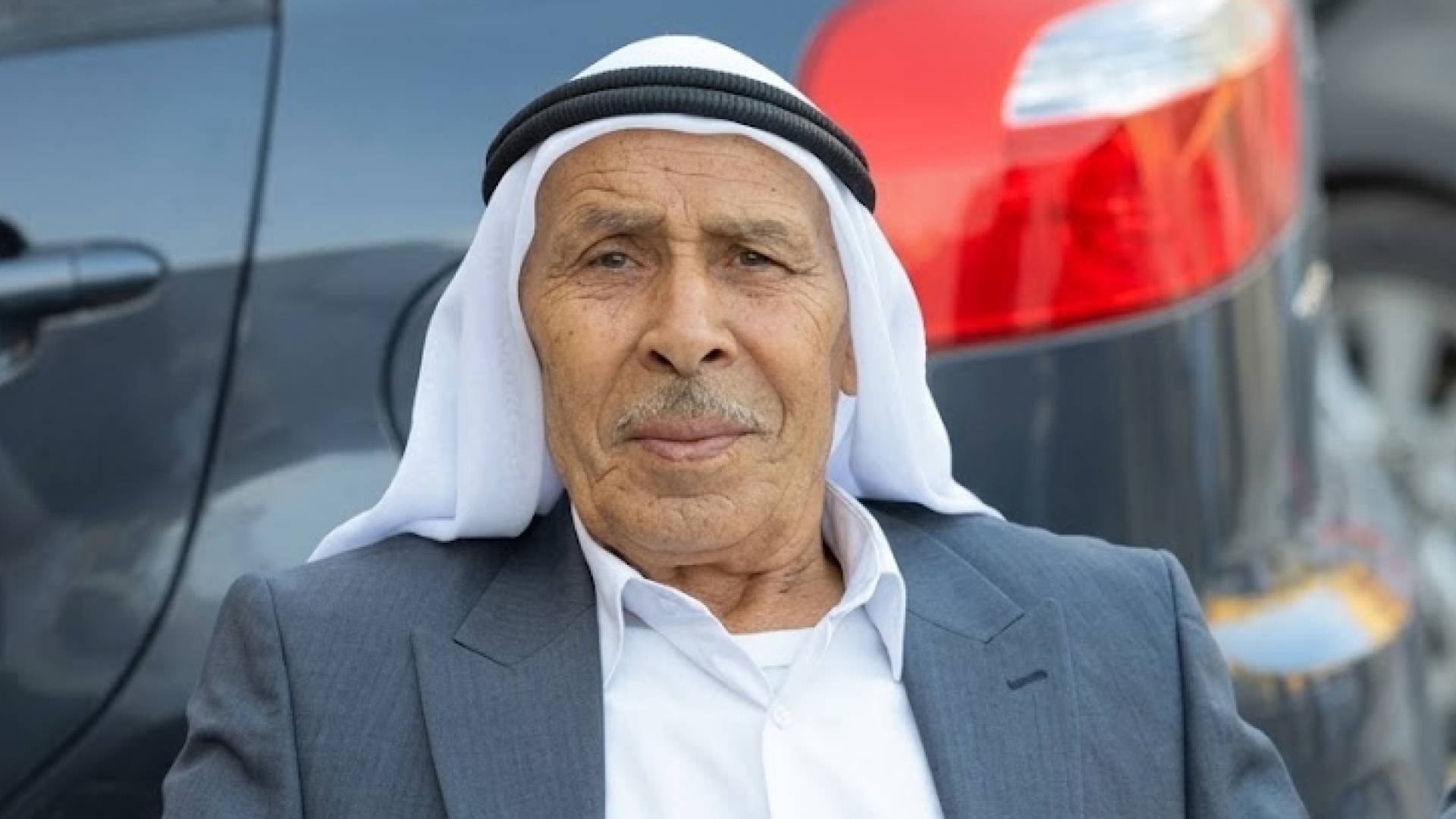 مستوطنون يجبرون عائلة فلسطينية على نبش قبر فقيدها جنوب جنين