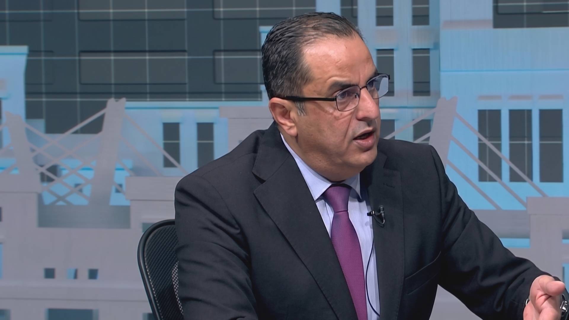 أبو زيد لـ "نبض البلد": الحصار الأمريكي يستهدف "قتل" آبار النفط الإيرانية.. وطهران تواجه صراعا داخليا بين "الدبلوماسية" و"الجنرالات"