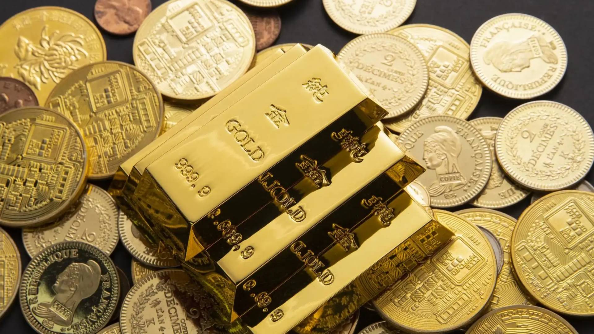 الذهب يرتد عالميا بمكاسب 11 دولارا وسط تذبذب واسع النطاق وترقب لبيانات التضخم