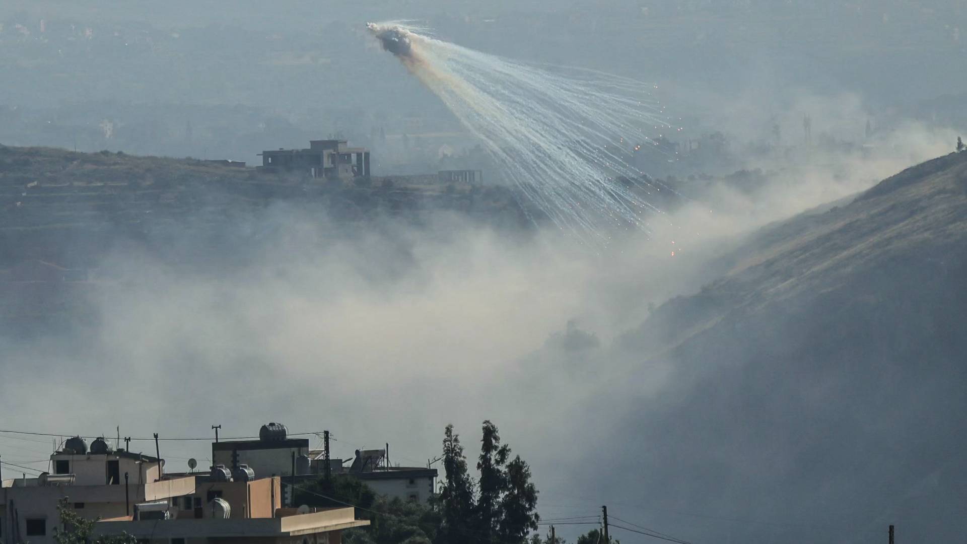 مجزرة في كفردونين جنوب لبنان.. 6 شهداء وإنذارات بقصف بلدة سحمر في البقاع