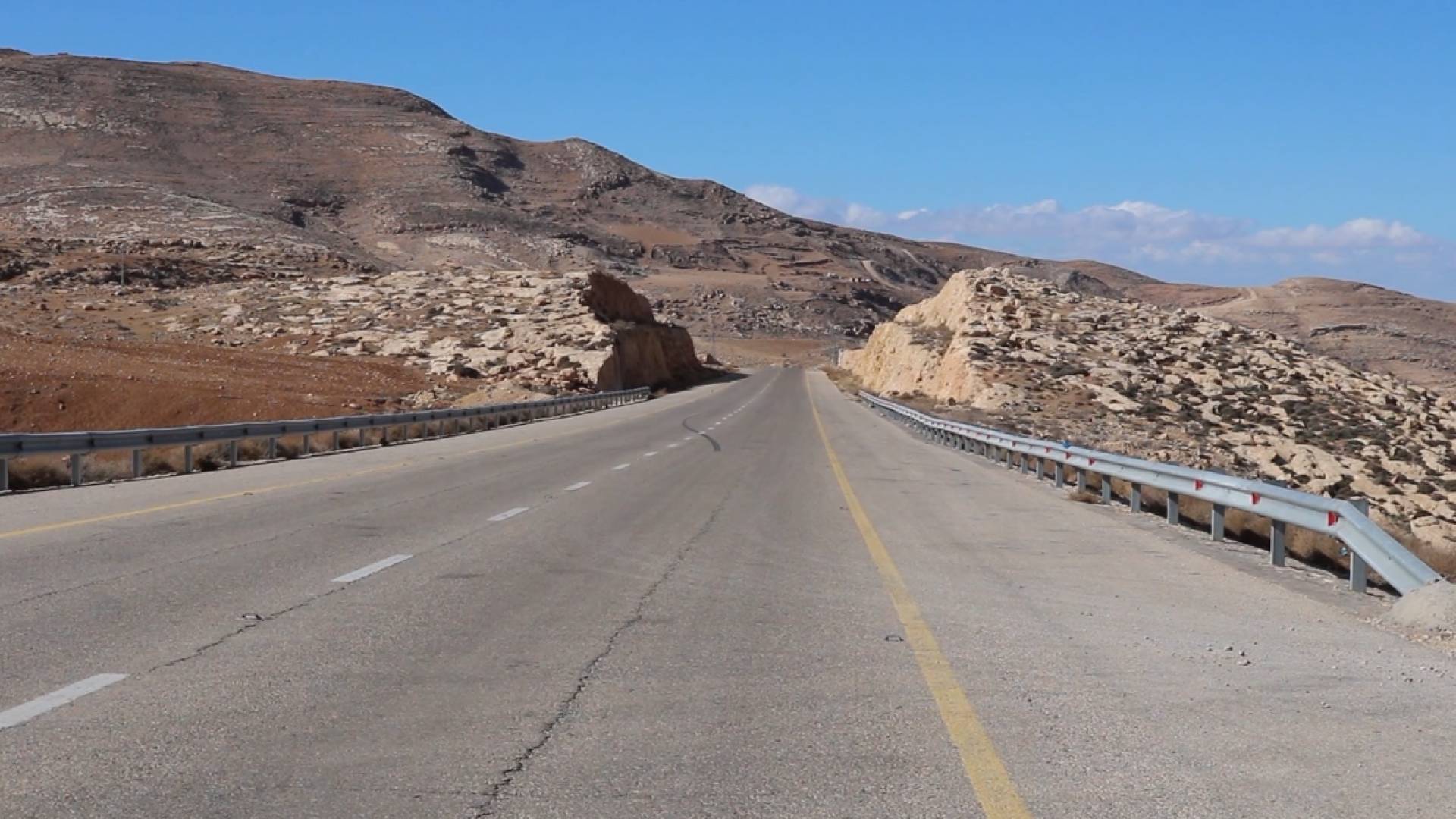 بعد تعثر 25 عاما.. 'من هنا نبدأ' يتابع تنفيذ طريق كثربا-الأغوار والأشغال تكشف عن عطاءات جديدة