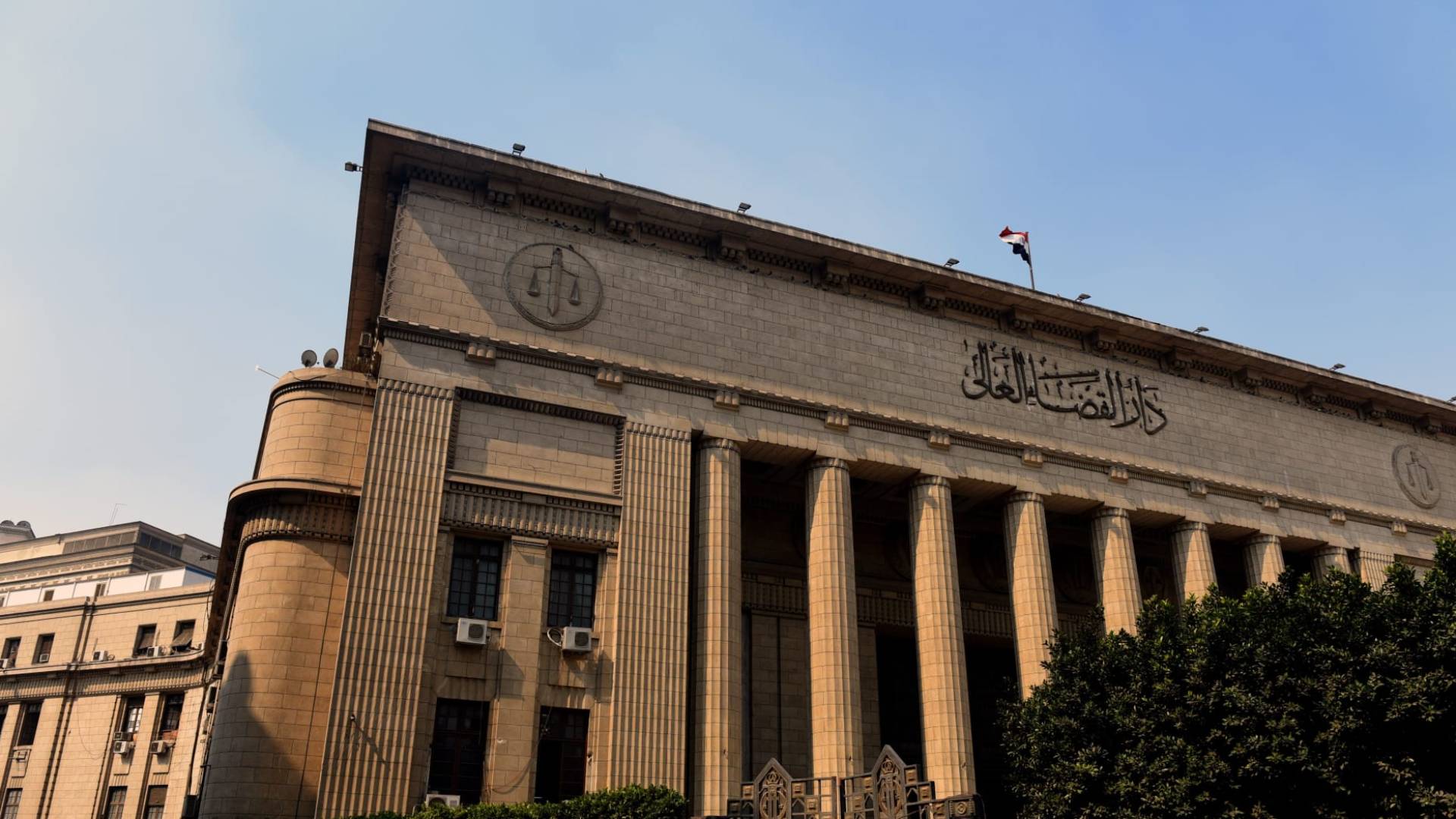 إحالة "مواسيرجي" ويمني للجنايات بتهمة الاتجار بطفلة في مصر