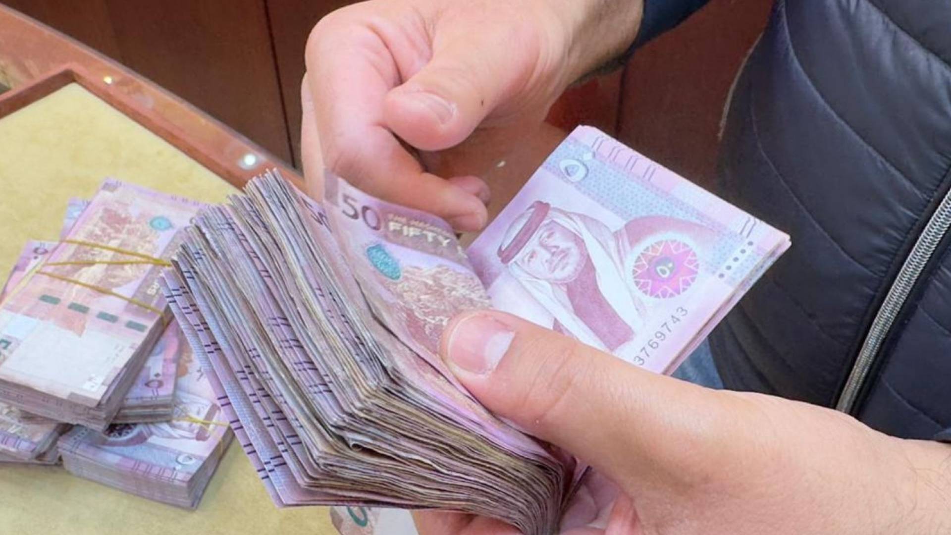 البنك المركزي يعلن ارتفاع حوالات العاملين الواردة والصادرة خلال الربع الأول من عام 2026