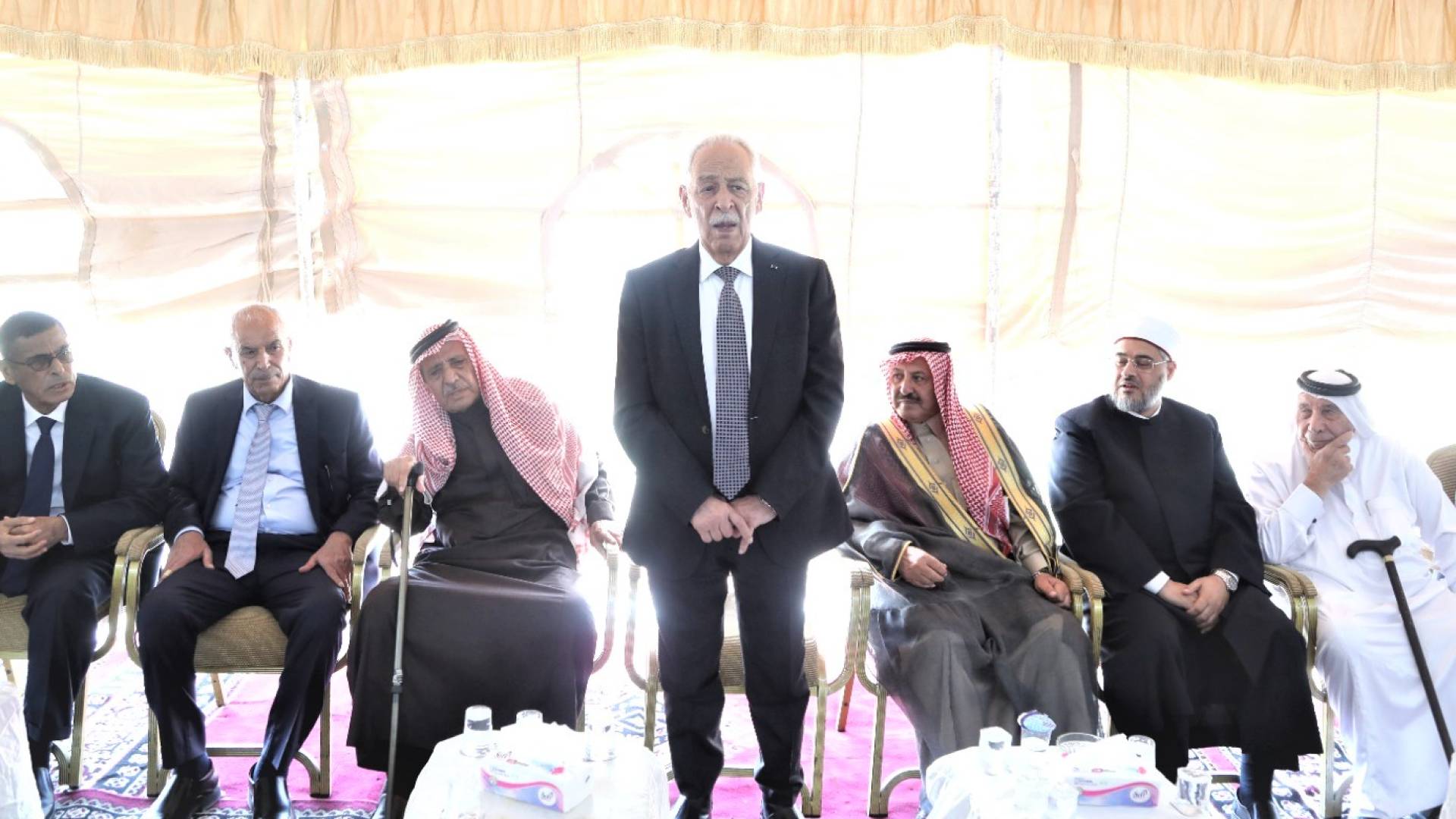 مندوبا عن الملك وولي العهد.. العيسوي يعزي عشيرة الزيادات / عباد وآل أبو أحمده