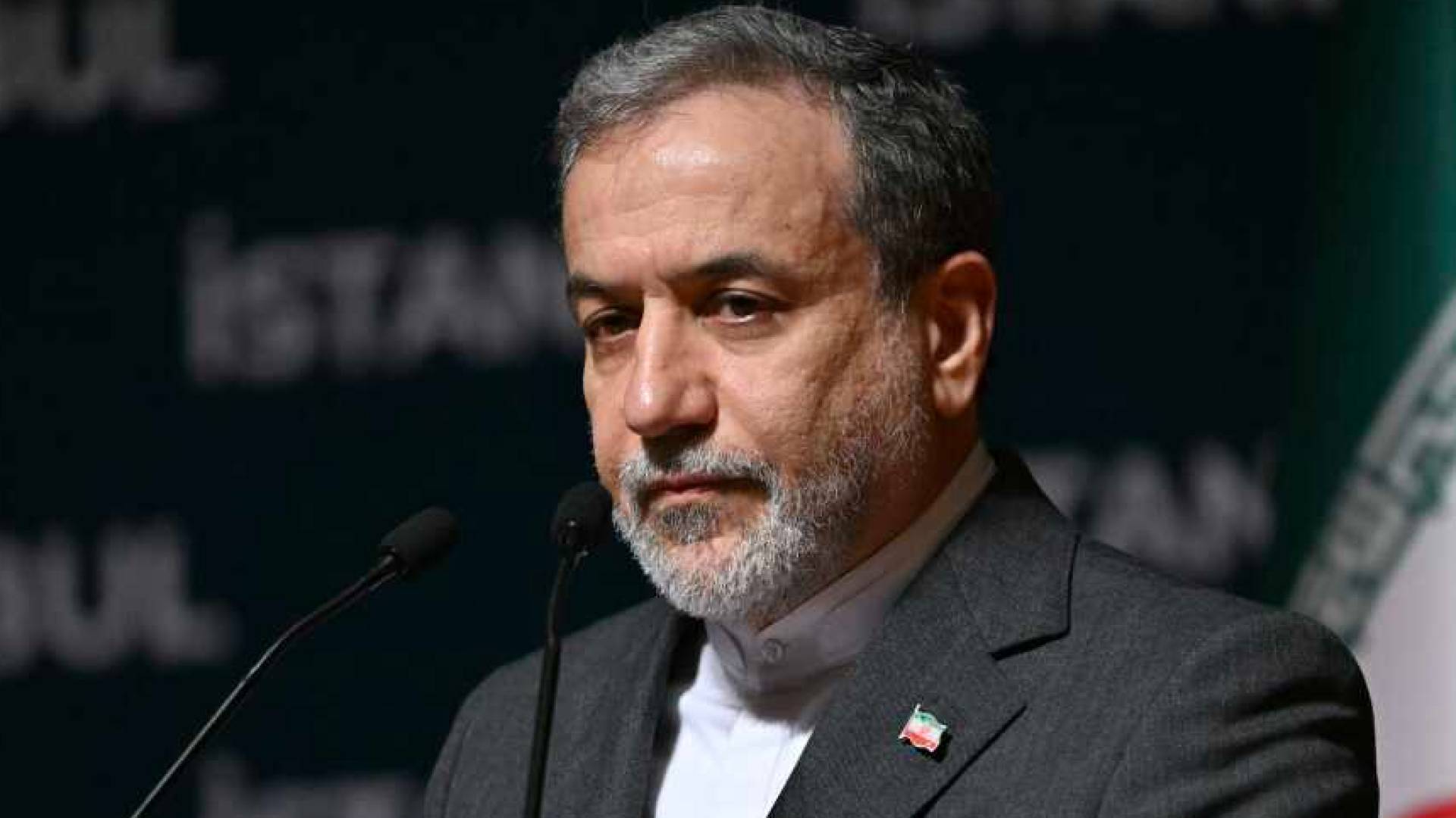 طهران تطالب الكويت بالإفراج عن أربعة إيرانيين وتتمسك بحق الرد