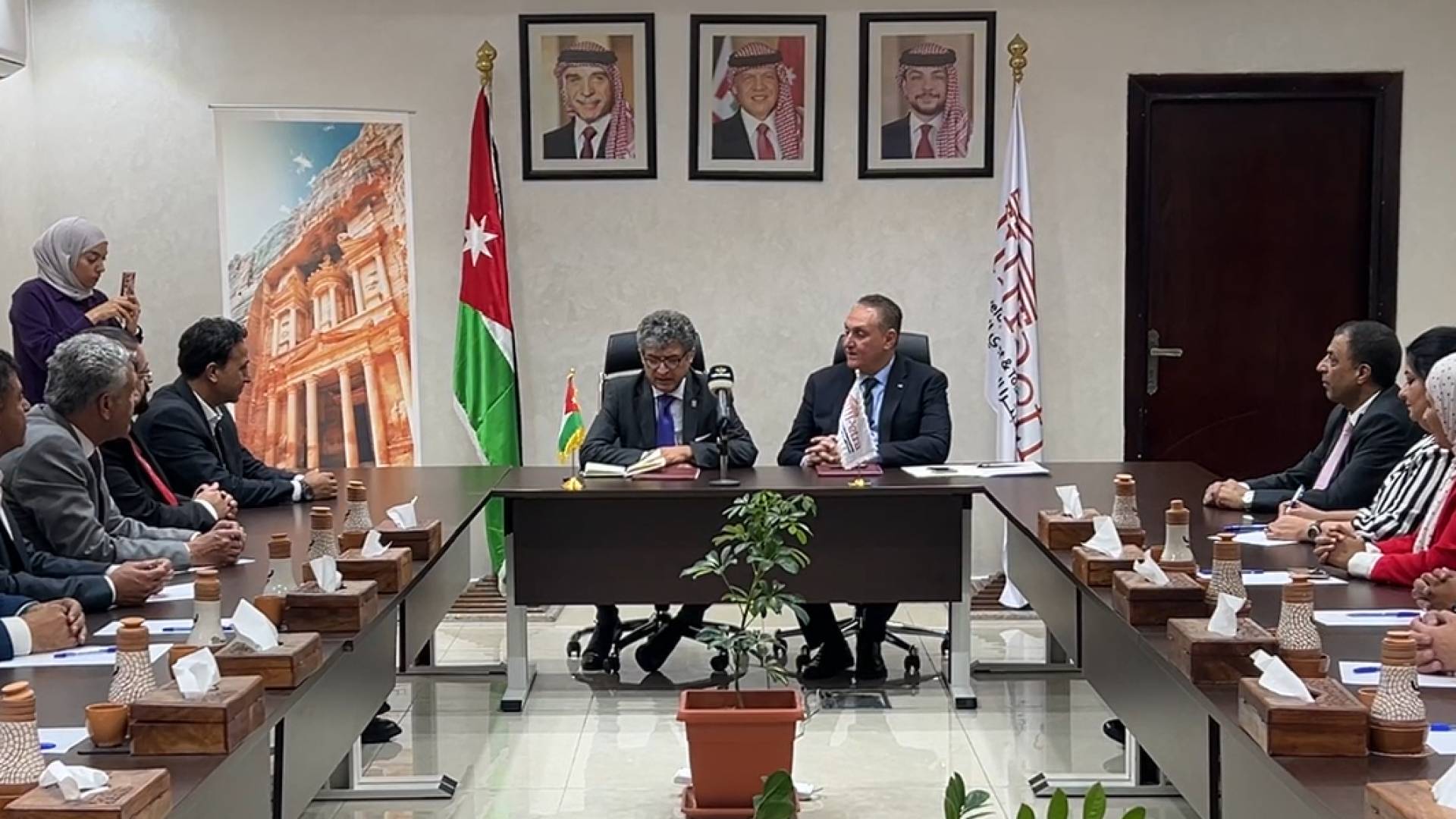 وزارة البيئة وسلطة إقليم البترا توقعان مذكرة تفاهم لتعزيز التعاون المشترك في المجالات البيئية والتنموية