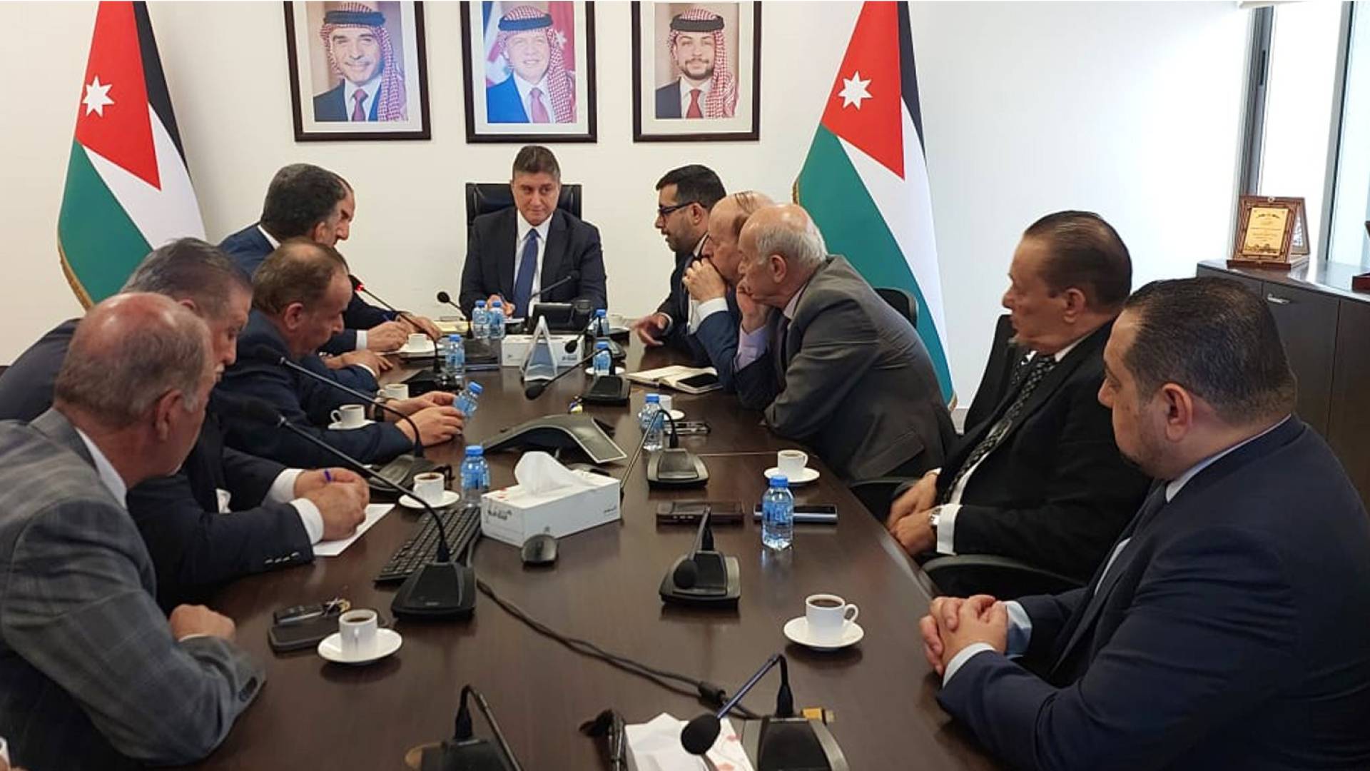 وزارة النقل تبحث مع نقابتي التخليص والملاحة كفاءة الشحن في ميناء العقبة